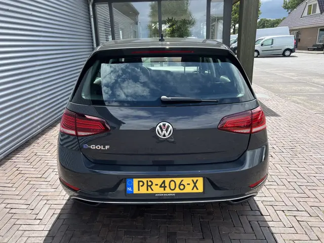 Volkswagen e-Golf e-Golf 2017 Elektrisch 12