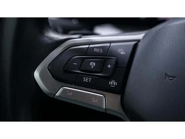 Volkswagen Golf 1.5 eTSI Life Business 2023 Benzine 22