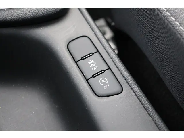 Toyota Yaris 1.5 VVT-i Dynamic 125pk 2023 Benzine 23