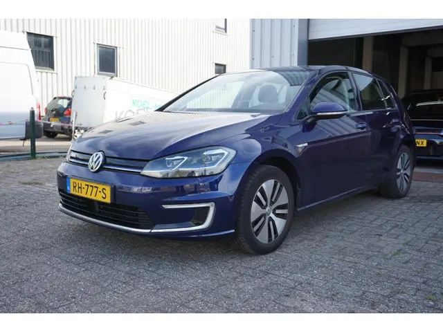Volkswagen e-Golf 3