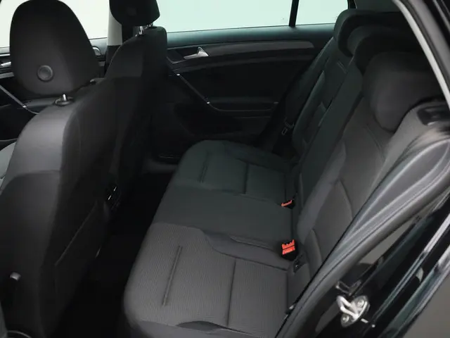 Volkswagen e-Golf E-DITION 100kW/136PK 2020 Elektrisch 18