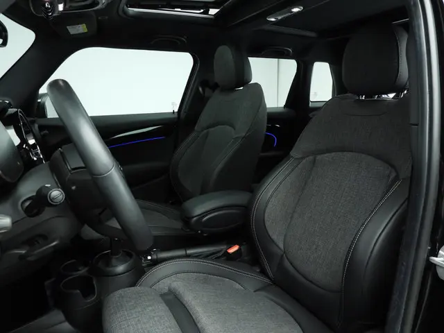 MINI 5-Deurs Cooper 2023 Benzine 7