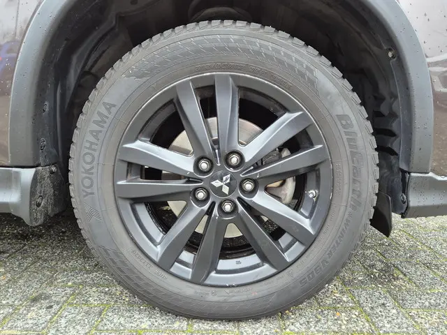 Mitsubishi ASX 2.0 Intense 2020 Benzine 27