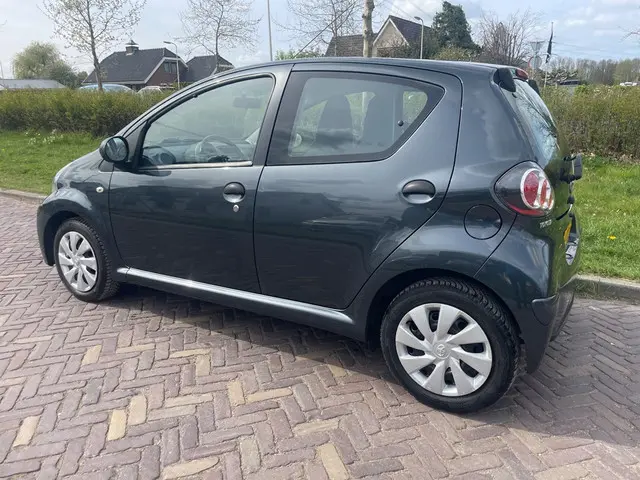 Toyota Aygo 1.0 VVT-i Now-Airco-NAP 2014 Benzine 4