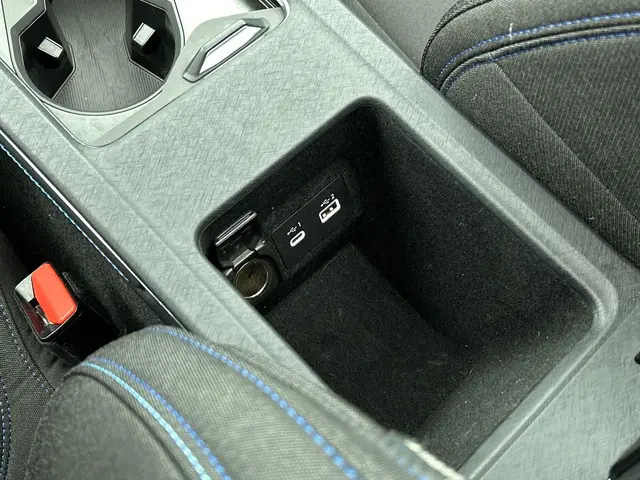 Lynk & Co 01 1.5 261pk PHEV 2023 Hybride Benzine 21