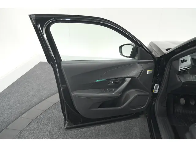 Peugeot 2008 PureTech 130 Allure Pack 2023 Benzine 62