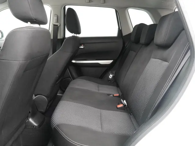 Suzuki Vitara 1.6 Black&White Exclusive 2016 Benzine 9