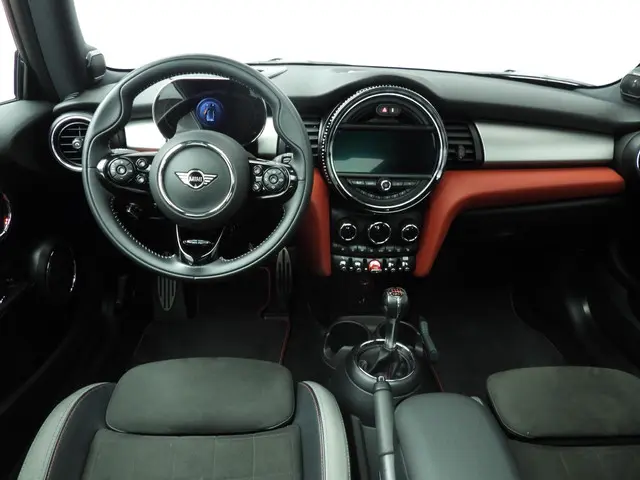 MINI 3-Deurs John Cooper Works 2021 Benzine 10