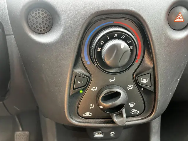 Toyota Aygo 1.0 VVT-i x 2017 Benzine 18
