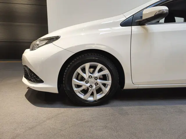 Toyota Auris 1.8 Hybrid Dynamic 2017 Hybride Benzine 9