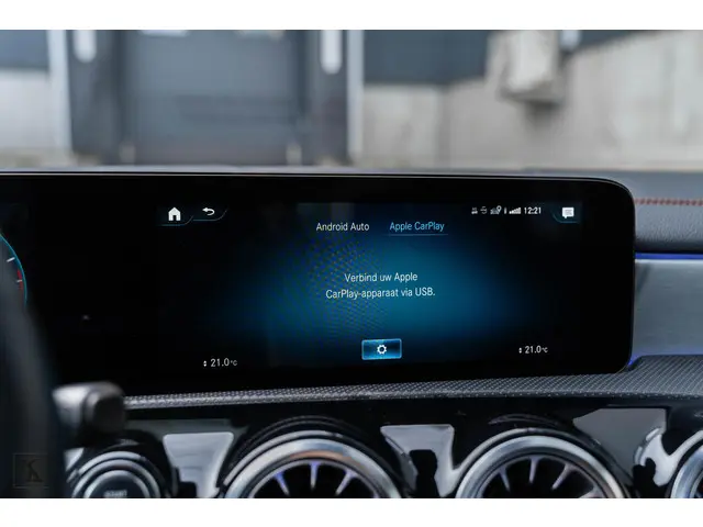 Mercedes-Benz CLA 200 Premium Plus 2020 Benzine 59