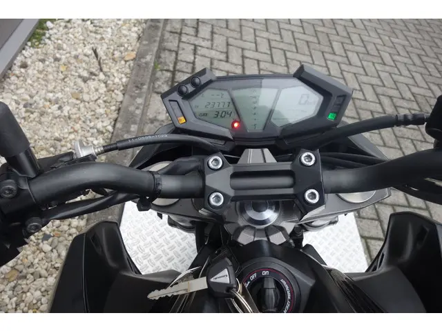 Kawasaki Z800 ABS 2016 Benzine 13