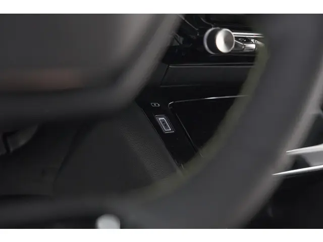 Peugeot 2008 Hybrid 145 e-DCS6 GT 2025 Hybride Benzine 45