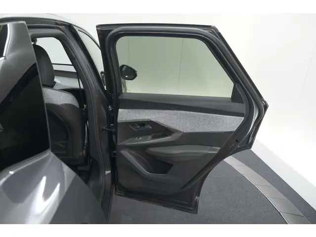 Peugeot 3008 1.2 Hybrid 136 GT 2025 Hybride Benzine 59