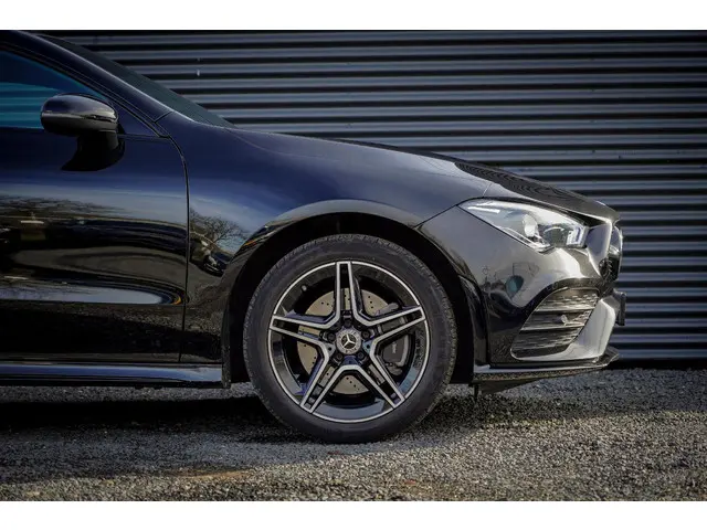 Mercedes-Benz CLA 250 e AMG Line 2023 Hybride Benzine 10