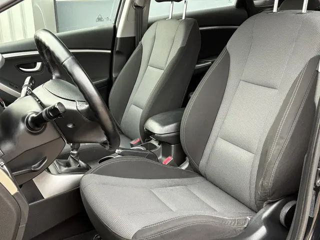 Hyundai i30 1.6 GDI Business Edition 2013 Benzine 9