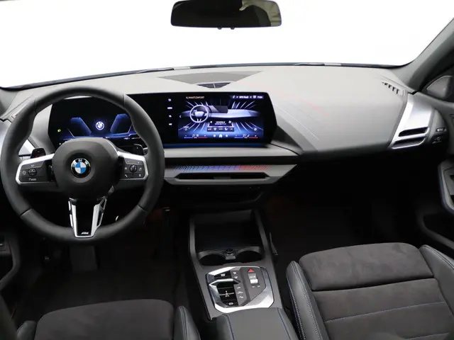 BMW 1 Serie 120 2025 Benzine 26