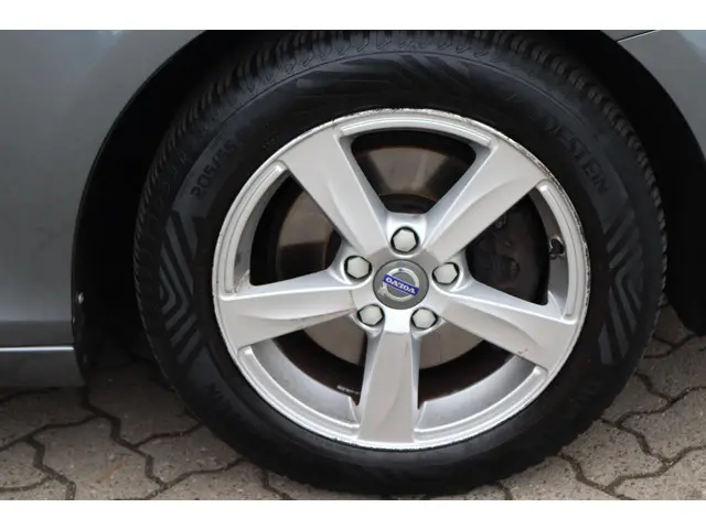 Volvo V40 1.6 T2 Kinetic 2015 Benzine 12