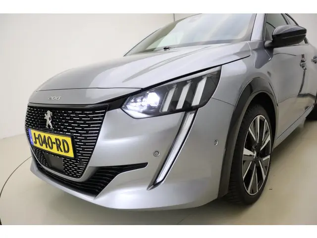Peugeot 208 1.2 PureTech GT-Line 2020 Benzine 19