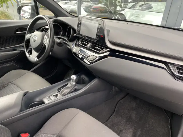 Toyota C-HR 1.8 Hybrid Active 2022 Hybride Benzine 26