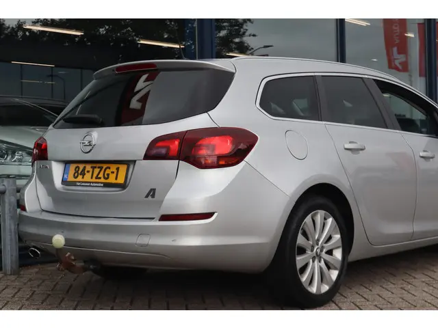 Opel Astra Sports Tourer 1.4 Turbo Cosmo 2012 Benzine 29