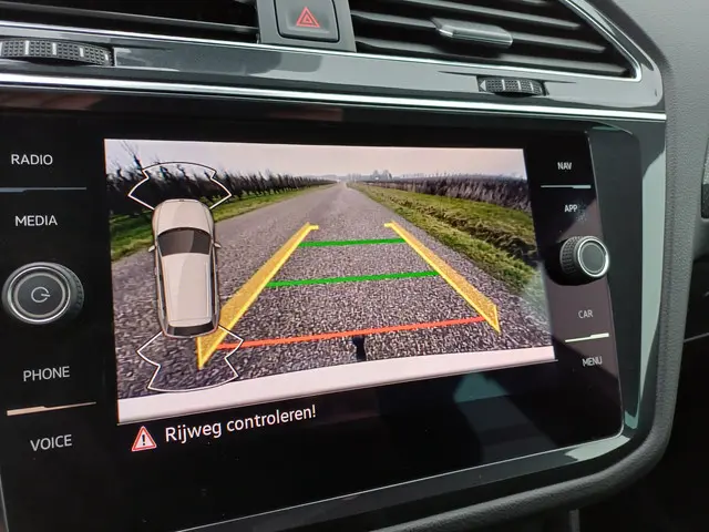 Volkswagen Tiguan 1.5 TSI R-Line Business+ 2023 Benzine 48