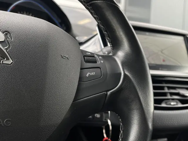 Peugeot 2008 1.2 PureTech Allure 2018 Benzine 16