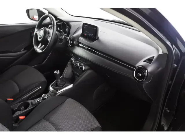Mazda 2 1.5 90pk Sports-line 2017 Benzine 29