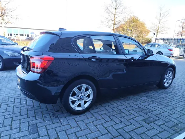 BMW 1 Serie 114i EDE Executive 2014 Benzine 4