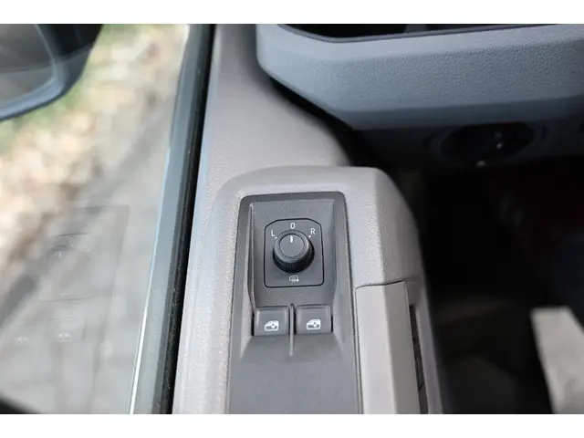 MAN TGE 3.140 2.0 TDI 35 140 PK DSG Clima 2022 Diesel 25