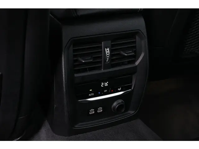 BMW 3 Serie 330i High Executive Edition 2019 Benzine 38