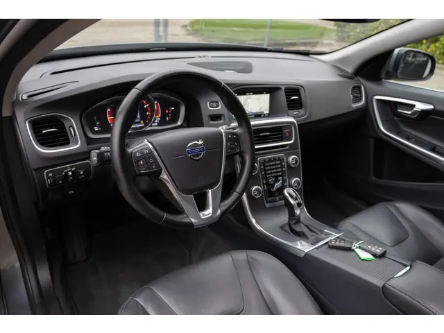 Volvo V60 2.0 T4 190PK Summum 2016 Benzine 13