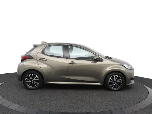 Toyota Yaris 1.5 Hybrid Dynamic 2020 Hybride Benzine 12