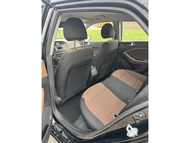 Hyundai i20 1.2 HP i-Motion Comfort 2015 Benzine 12