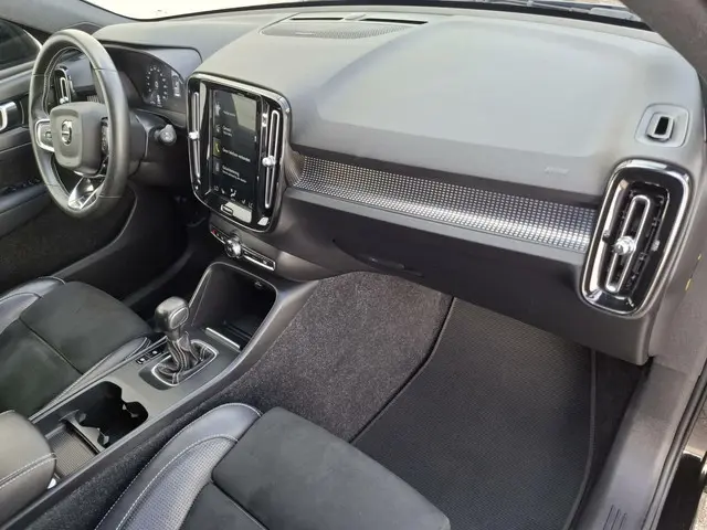 Volvo XC40 1.5 T3 R-Design 2020 Benzine 28