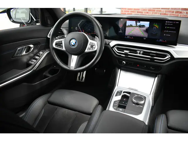 BMW 3 Serie 330e xDrive M-Sport Pro 2022 Hybride Benzine 3