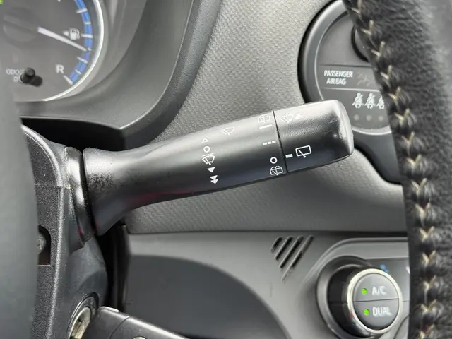 Toyota Yaris 1.5 Hybrid Aspiration 2015 Hybride Benzine 17