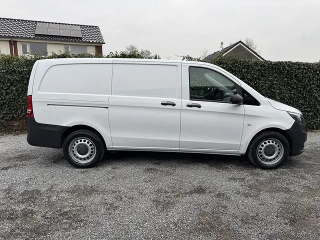 Mercedes-Benz Vito 2