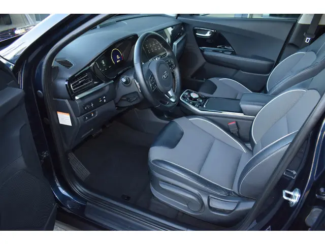 Kia e-Niro DynamicPlusLine 64kWh 3-Fase 2021 Elektrisch 4