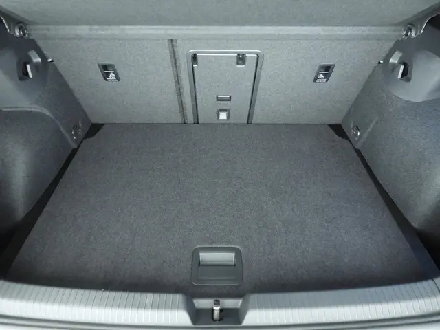 Volkswagen Golf 1.5 eTSI R-Line Business 2024 Benzine 10