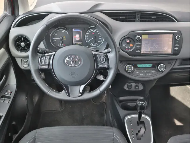 Toyota Yaris 1.5 Hybrid Energy 2018 Hybride Benzine 8