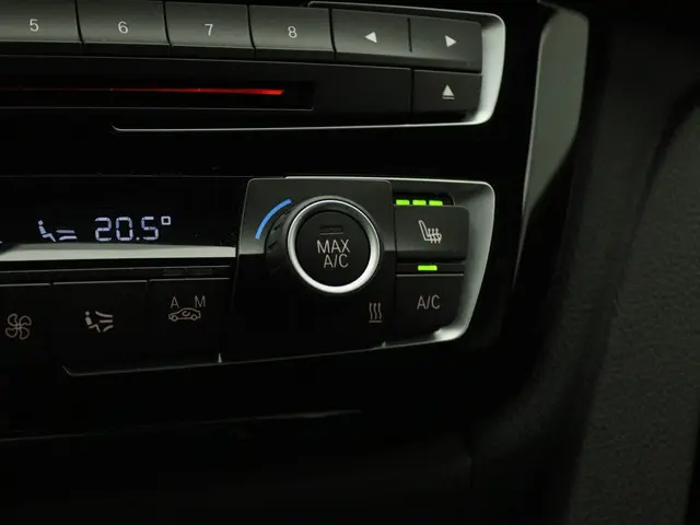 BMW 3 Serie Touring 318i 2019 Benzine 18