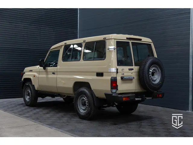 Toyota Land Cruiser GRJ78 A/T 2025 Benzine 5