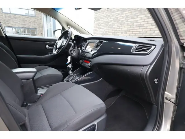Kia Carens 1.6 GDi ExecutiveLine 2015 Benzine 21