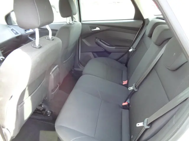 Ford Focus Wagon 1.0 Lease Edition 2017 Benzine 6