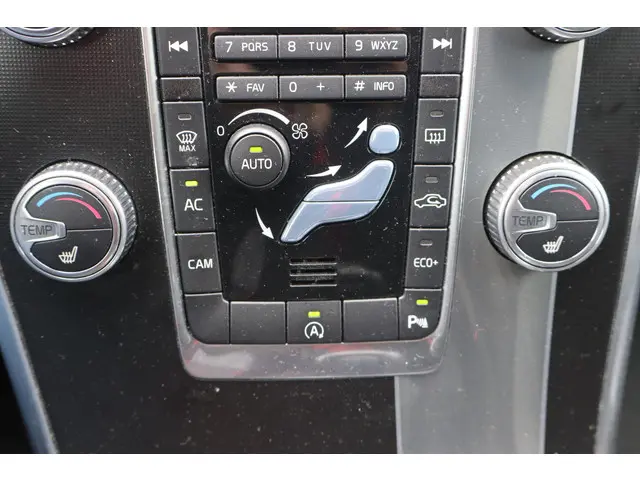 Volvo XC60 2.0 D3 FWD R-Design 2016 Diesel 31