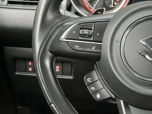 Suzuki Swift 1.2 Style Smart Hybrid 2022 Benzine 21