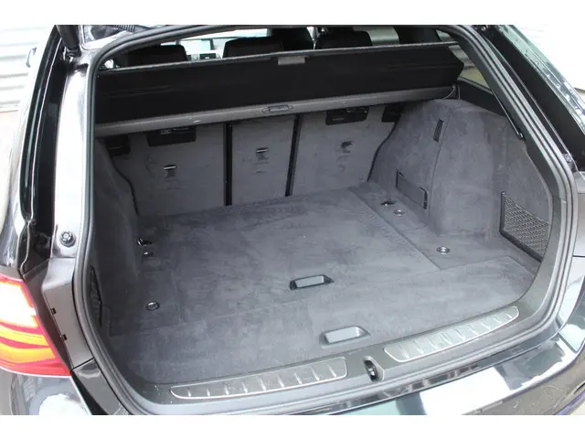 BMW 3 Serie Touring 320i High Executive 2017 Benzine 10