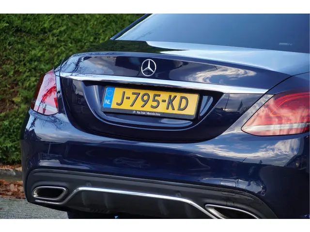 Mercedes-Benz C-Klasse C 180 AMG line 2020 Benzine 31