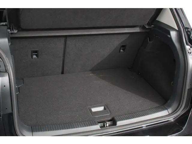 Volkswagen T-Cross 1.0 TSI 110pk DSG Life 2022 Benzine 24